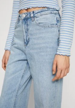 Vero Moda Vmtessa Straight - Straight Leg Jeans - Light Blue Denim -Vero Moda 06d67d5108c34e1495e38fb05b4a4b85