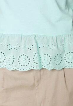 Vero Moda Tall Vmemily Peplum V Neck - T-Shirt Print - Limpet Shell -Vero Moda 0fc54f57ab7a4c6280d8aff300a180e3