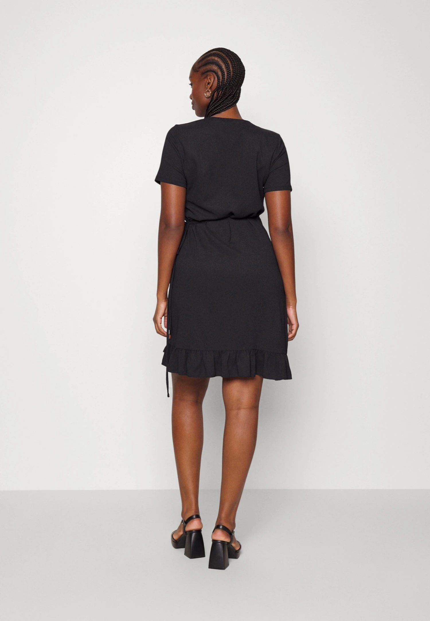 Vero Moda Curve Vmhaya Short Dress - Jurk - Black 3 Vero Moda Curve Vmhaya Short Dress - Jurk - Black - Afbeelding 3