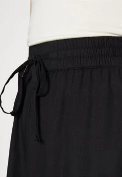 Vero Moda Petite Vmbumpy - Shorts - Black -Vero Moda 24493396d5a84a0ebad1d5daafcae807