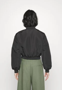 Vero Moda Petite Vmami Short Jaket- Bomberjacks - Black -Vero Moda 25d6503085644ff6acdd77e32bb13904