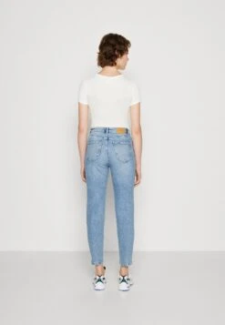Vero Moda Vmlinda Mom - Jeans Tapered Fit - Light Blue Denim 8 Vero Moda Vmlinda Mom - Jeans Tapered Fit - Light Blue Denim -Vero Moda 2e2aebe89ad5419dbb2adcacc96e1f6f