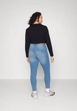 Vero Moda Curve Vmsophia Skinny- Jeans Skinny Fit - Light Blue Denim -Vero Moda 2e722b89cd714344a5e2929173eee5a7