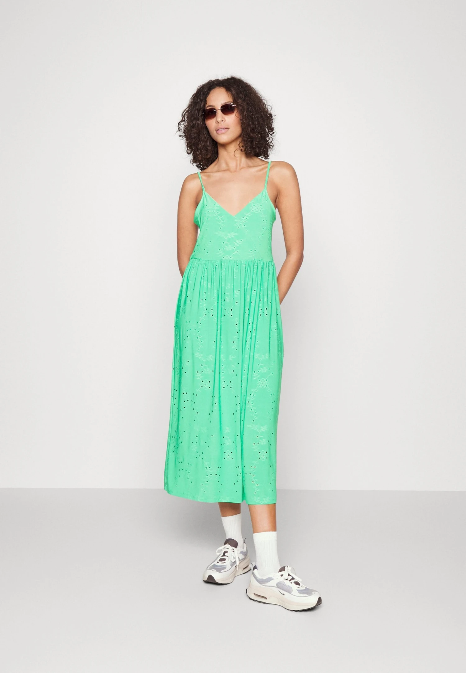 Vero Moda Tall Vmcamil Singlet Calf Dress - Jerseyjurk - Bright Green 2 Vero Moda Tall Vmcamil Singlet Calf Dress - Jerseyjurk - Bright Green - Afbeelding 2