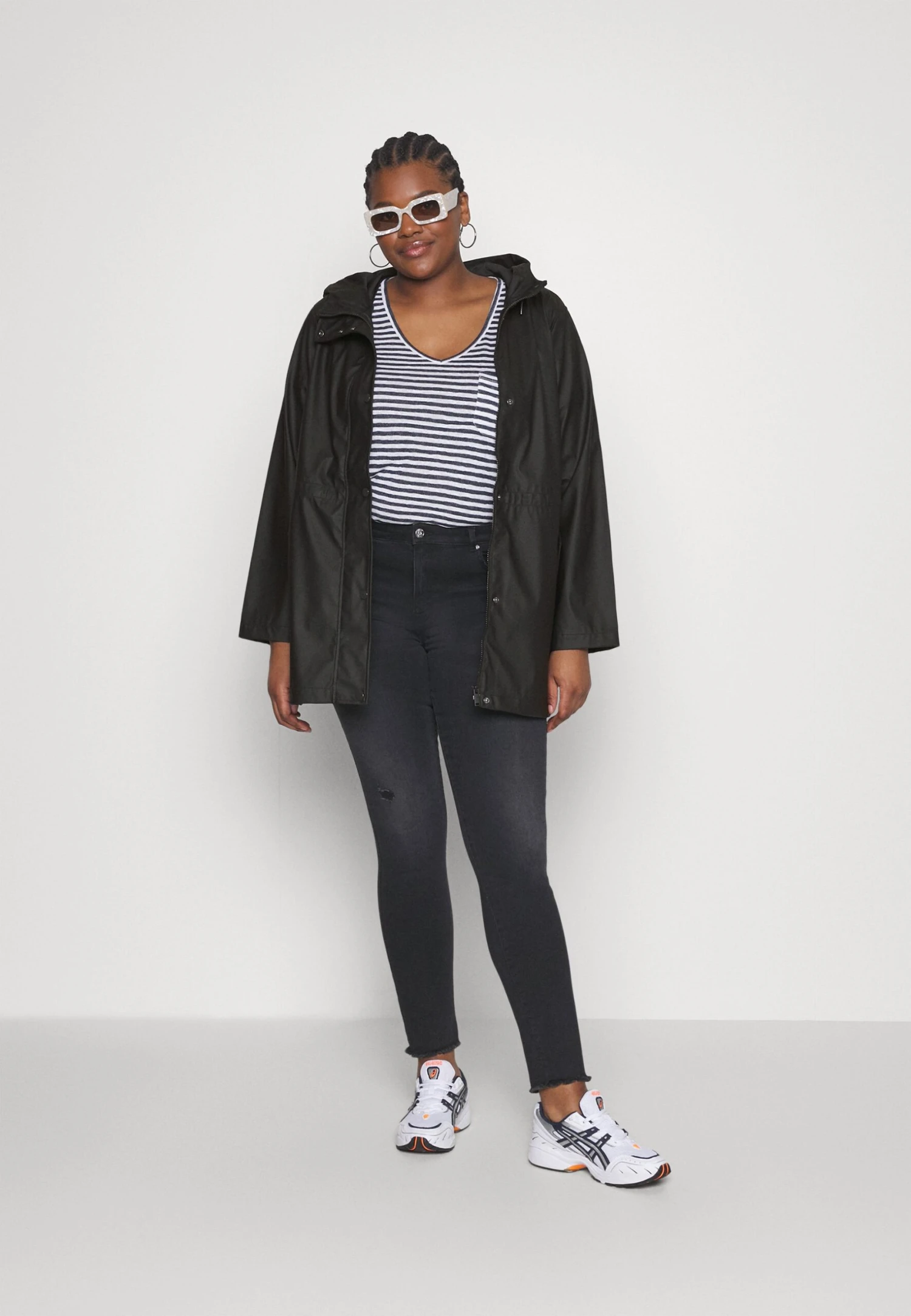 Vero Moda Curve Vmirina Sofine Coated Coat- Lichte Jas - Black 2 Vero Moda Curve Vmirina Sofine Coated Coat- Lichte Jas - Black - Afbeelding 2