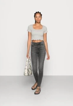 Voorkant -Vero Moda 3cc78a725bb2446bbdf3af4827864756