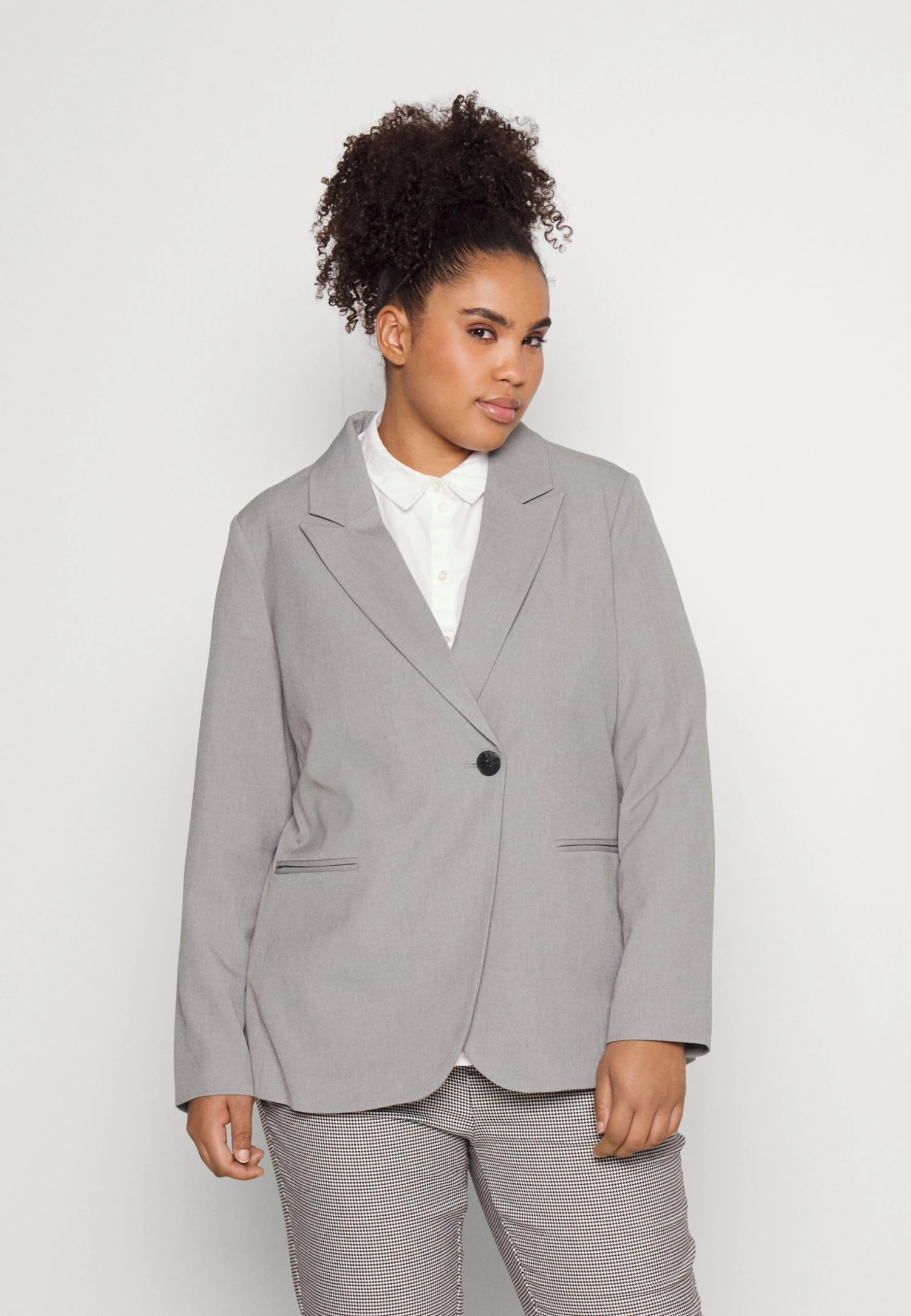 Vero Moda Curve Vmrieloa Fitted Curve - Blazer - Light Grey Melange 1 Vero Moda Curve Vmrieloa Fitted Curve - Blazer - Light Grey Melange