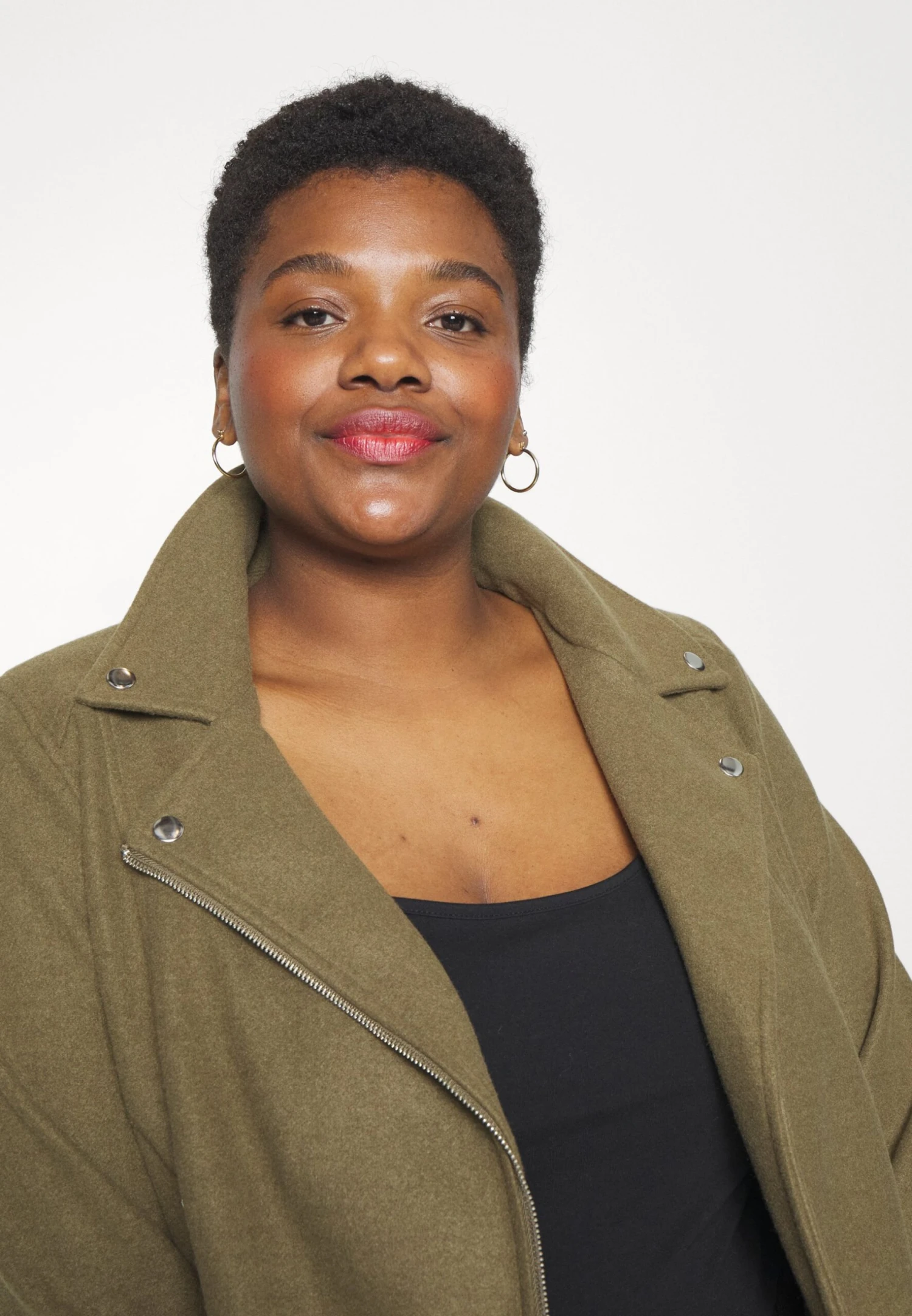 Vero Moda Curve Short Biker Jacket- Bomberjacks - Capers 4 Vero Moda Curve Short Biker Jacket- Bomberjacks - Capers - Afbeelding 4