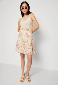 Vero Moda Vmrosa Smock Skirt - Minirok - Creme Brulee -Vero Moda 460002ead9874c80a952fa3e7d72d46f
