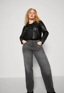 Vero Moda Curve Vmfine Heida Short Coated Jacket- Imitatieleren Jas - Black/Silver 9 Vero Moda Curve Vmfine Heida Short Coated Jacket- Imitatieleren Jas - Black/Silver -Vero Moda 48c16a1287f64017a656b7aaa071306e