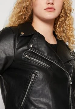 Vero Moda Curve Vmfine Heida Short Coated Jacket- Imitatieleren Jas - Black/Silver 11 Vero Moda Curve Vmfine Heida Short Coated Jacket- Imitatieleren Jas - Black/Silver -Vero Moda 499745ebe489449dbb1b93ab50c2e544