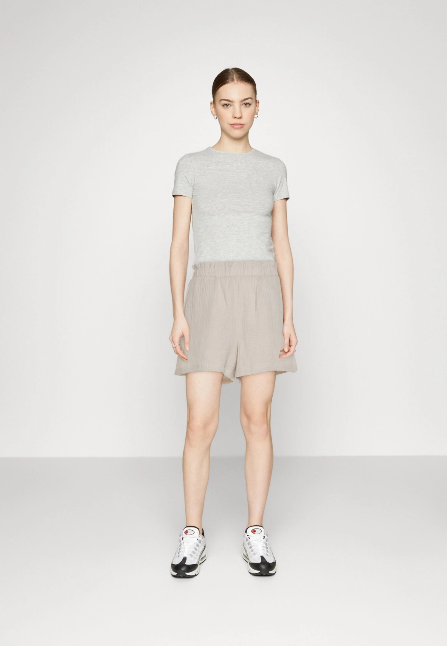 Vero Moda Vmnatali - Shorts - Silver Lining 2 Vero Moda Vmnatali - Shorts - Silver Lining - Afbeelding 2