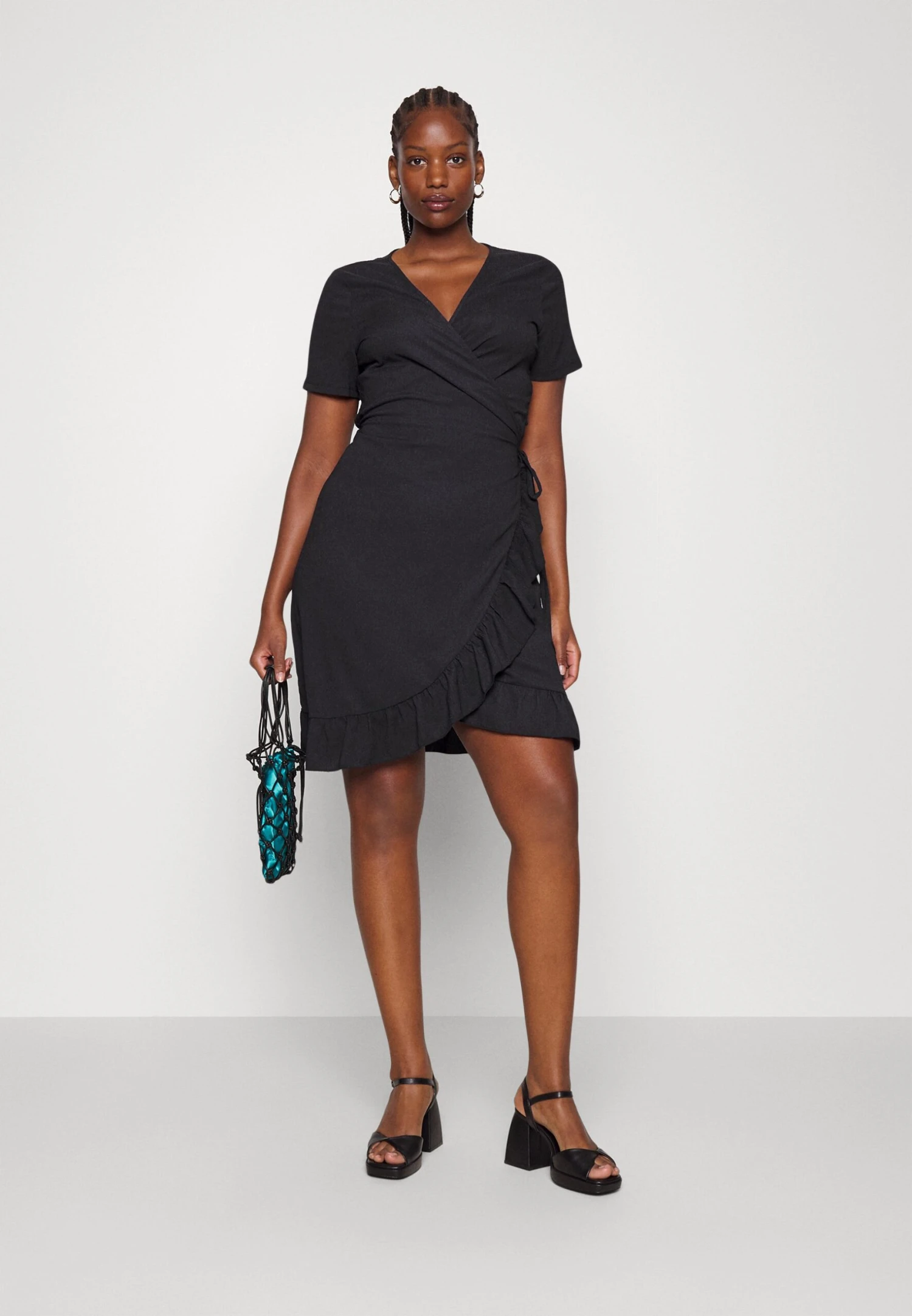 Vero Moda Curve Vmhaya Short Dress - Jurk - Black 2 Vero Moda Curve Vmhaya Short Dress - Jurk - Black - Afbeelding 2