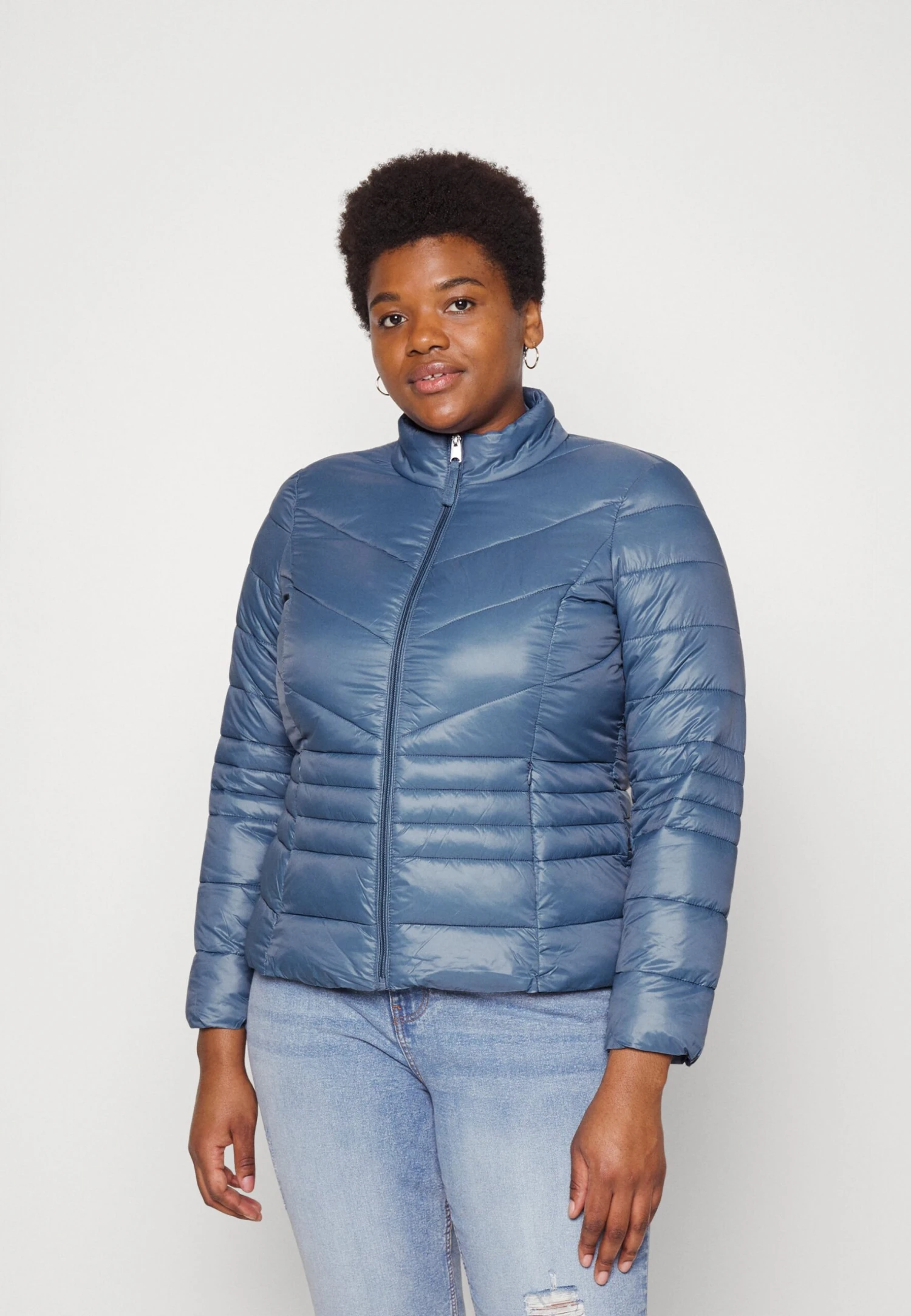 Vero Moda Curve Vmsorayasiv Short Jacket- Jas - China Blue 1 Vero Moda Curve Vmsorayasiv Short Jacket- Jas - China Blue
