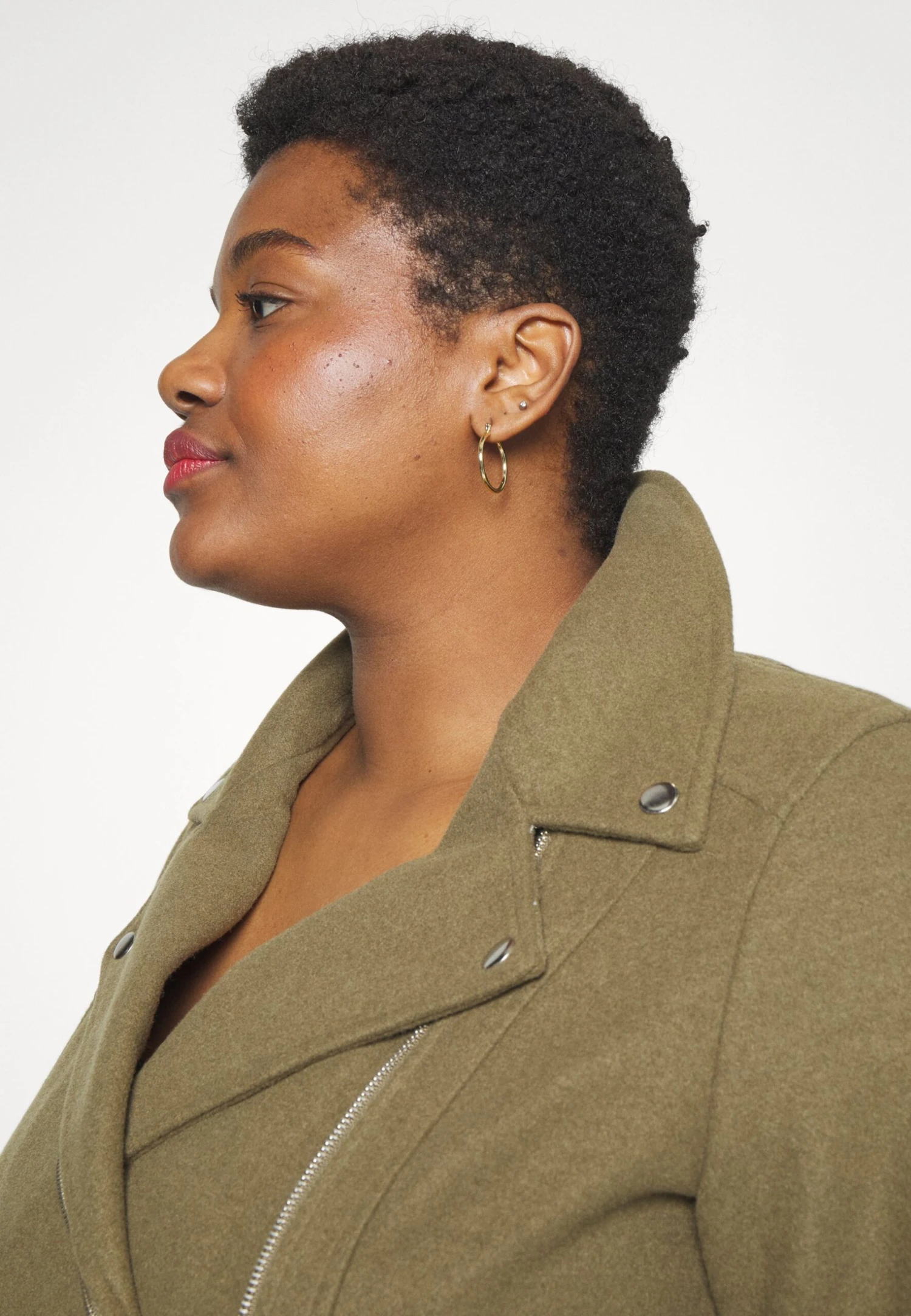 Vero Moda Curve Short Biker Jacket- Bomberjacks - Capers 5 Vero Moda Curve Short Biker Jacket- Bomberjacks - Capers - Afbeelding 5