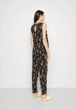 Vmmeasy Sl Tank Jumpsuit R1 Wvn Ga - Jumpsuit - Black Aop:Mila -Vero Moda 4fe04370d63e4aaa82ea6ee0aa576a85