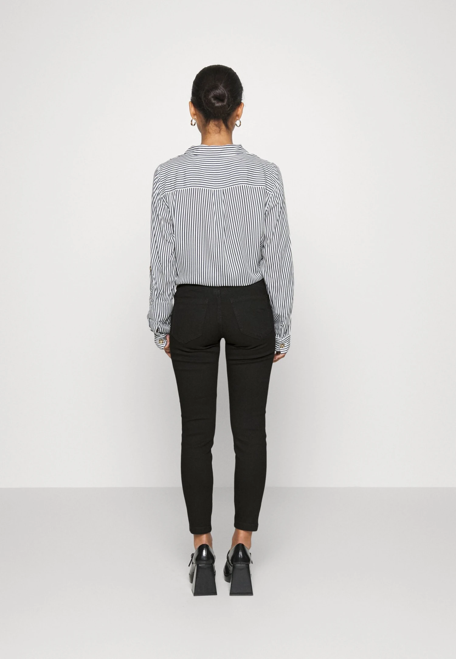 Vero Moda Petite Vmalia Shape- Jeans Skinny Fit - Black 3 Vero Moda Petite Vmalia Shape- Jeans Skinny Fit - Black - Afbeelding 3