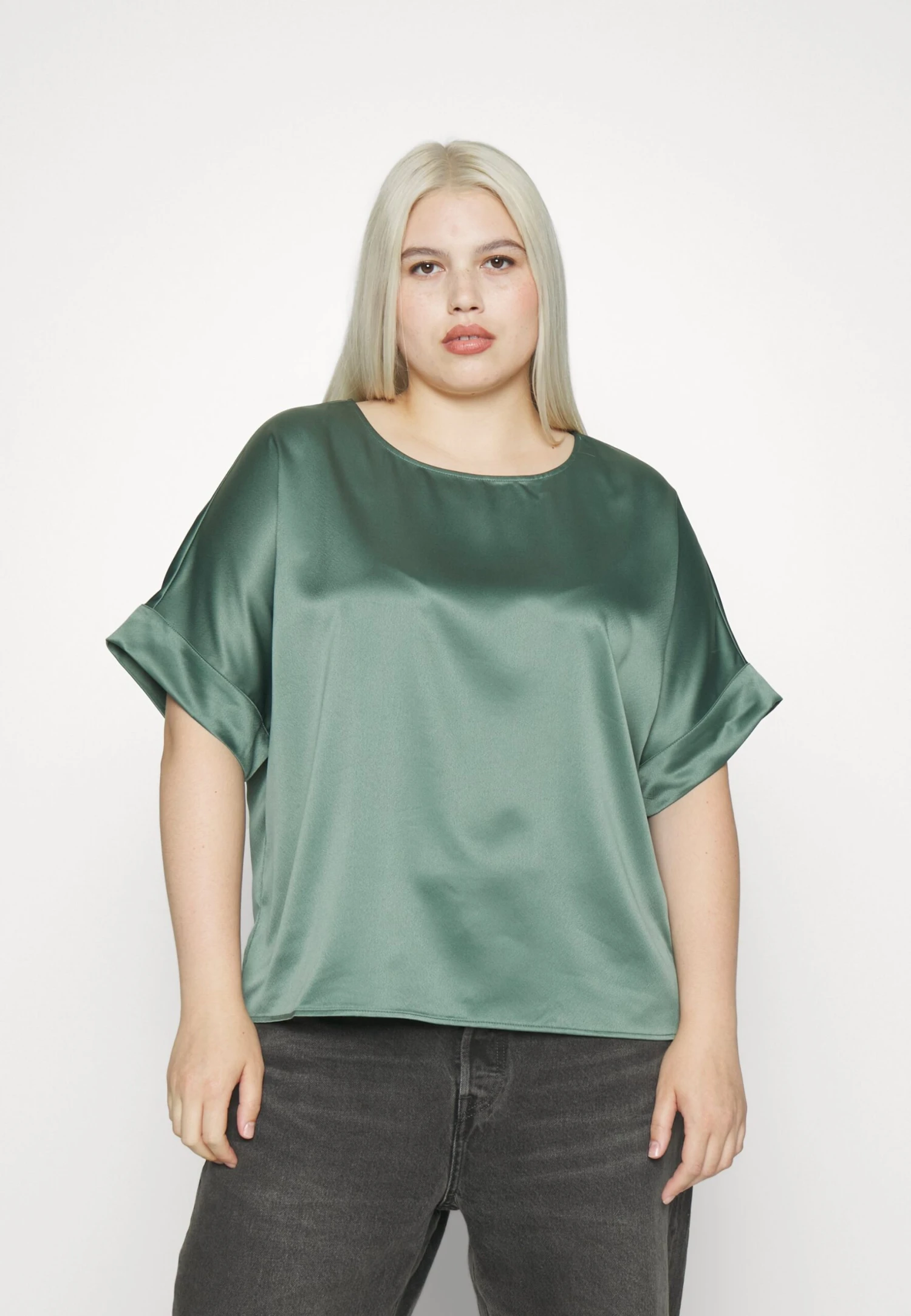 Vero Moda Curve Vmcmerle O Neck - T-Shirt Basic - Dark Forest 1 Vero Moda Curve Vmcmerle O Neck - T-Shirt Basic - Dark Forest