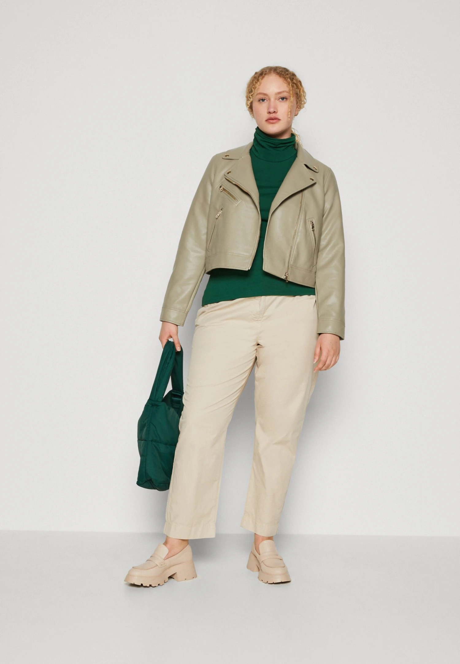 Vero Moda Curve Vmfine Heida Short Coated Jacket- Imitatieleren Jas - Laurel Oak/Gold 2 Vero Moda Curve Vmfine Heida Short Coated Jacket- Imitatieleren Jas - Laurel Oak/Gold - Afbeelding 2