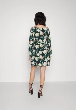 Vero Moda Petite Vmnya Catch Smock Short Dress - Jurk - Black/Neel -Vero Moda 72c6bc88df814bf6aeb2049723ec5e27