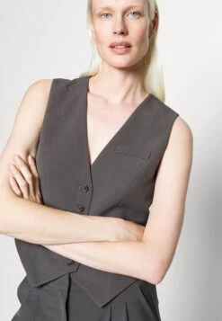 Vero Moda Tall Vmtroian Tailored Vest - Bodywarmer - Grey 10 Vero Moda Tall Vmtroian Tailored Vest - Bodywarmer - Grey -Vero Moda 763bb2b88eb641dbab301877b4864b3d