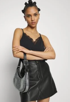 Vero Moda Petite Vmalberta Insert Lace Singlet- Top - Black 9 Vero Moda Petite Vmalberta Insert Lace Singlet- Top - Black -Vero Moda 77bf33991e684db5b7c092d3f380551b