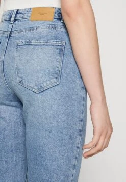 Vero Moda Vmlinda Mom - Jeans Tapered Fit - Light Blue Denim 11 Vero Moda Vmlinda Mom - Jeans Tapered Fit - Light Blue Denim -Vero Moda 7d968c31d51c46879ce62626d5dd4099