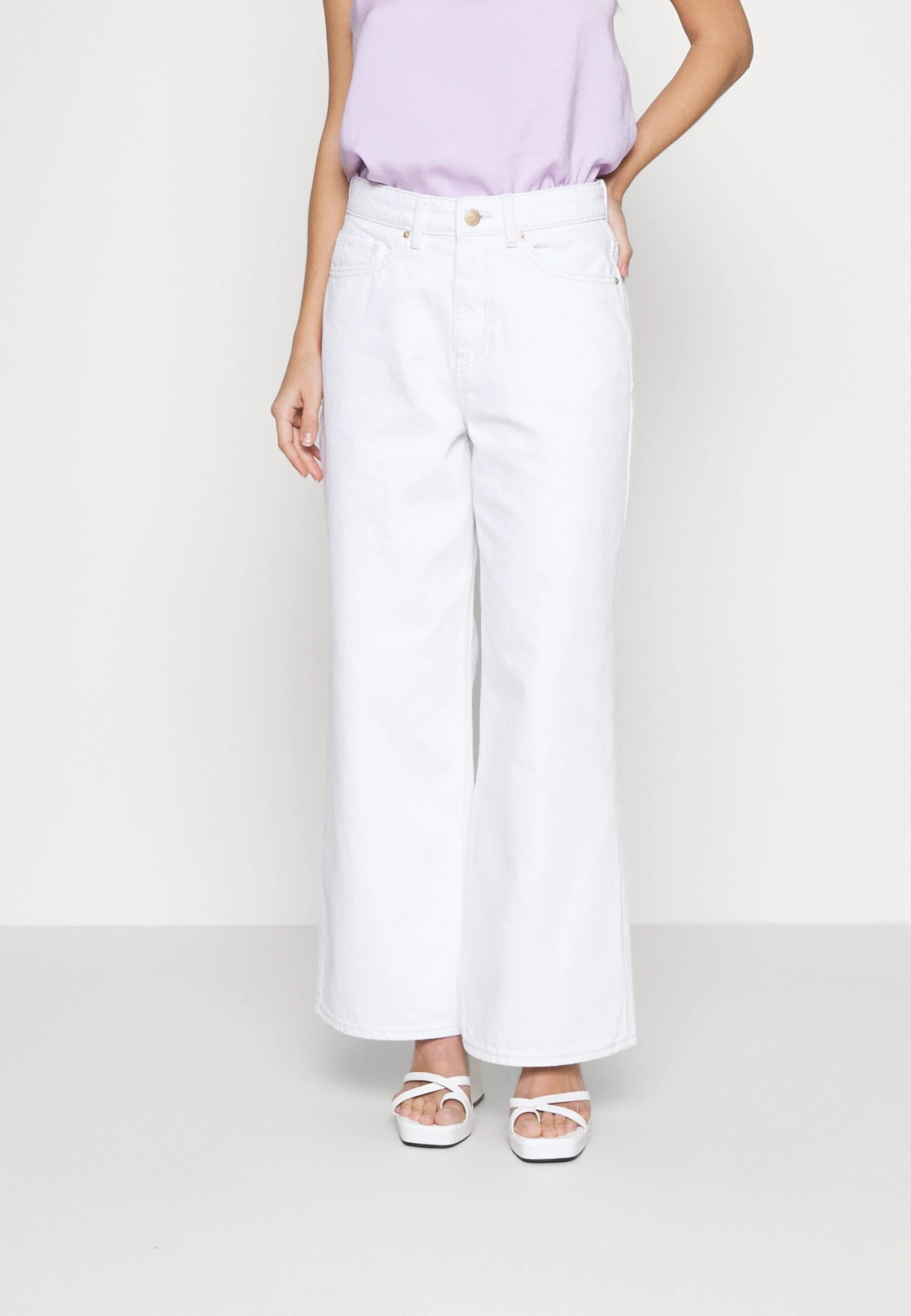 Vero Moda Petite Vmkathy Shr Wide Clr Jeans Ptt - Bootcut Jeans - Snow White 1 Vero Moda Petite Vmkathy Shr Wide Clr Jeans Ptt - Bootcut Jeans - Snow White