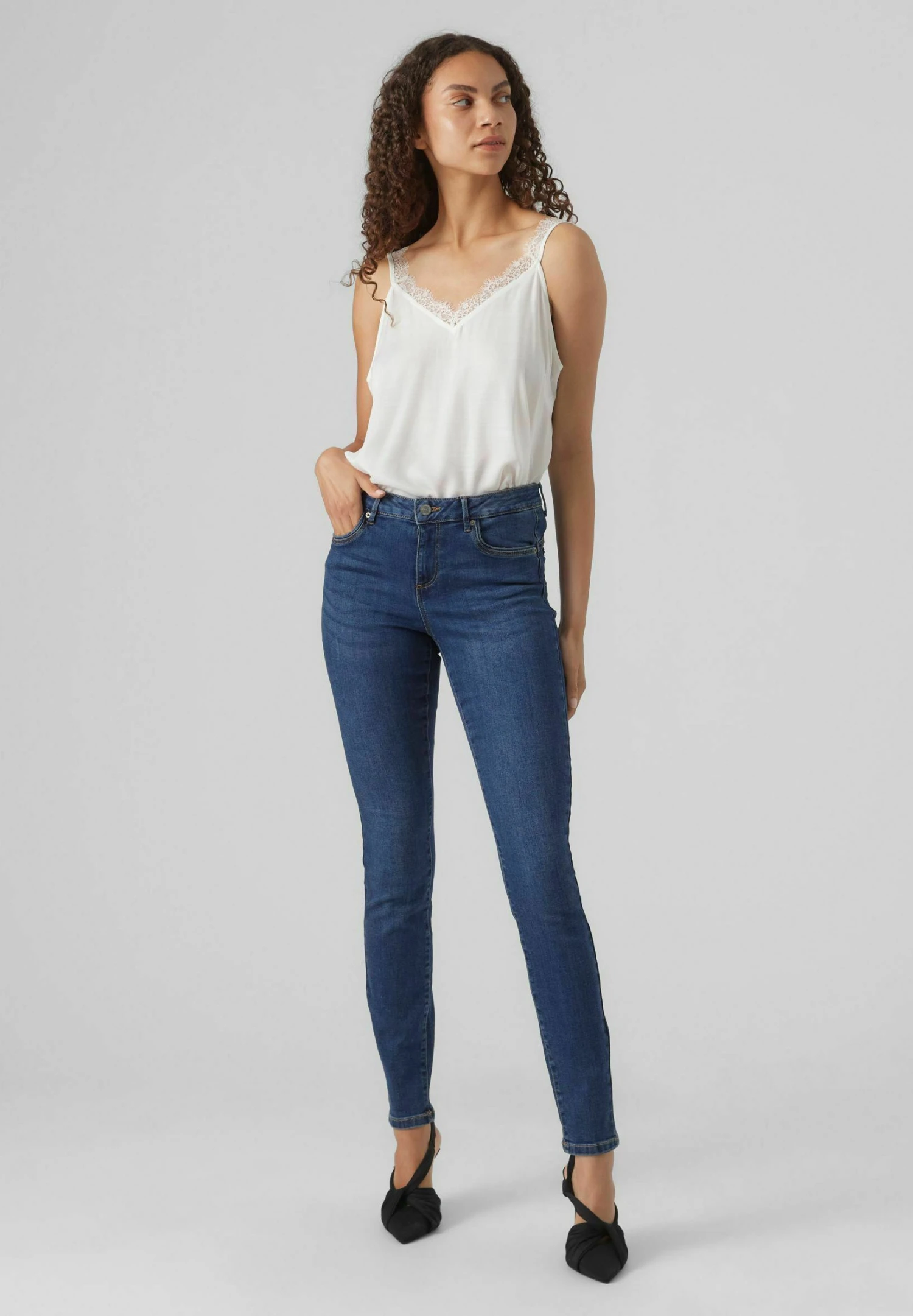 Vero Moda Mid Rise - Slim Fit Jeans - Dark Blue Denim 2 Vero Moda Mid Rise - Slim Fit Jeans - Dark Blue Denim - Afbeelding 2