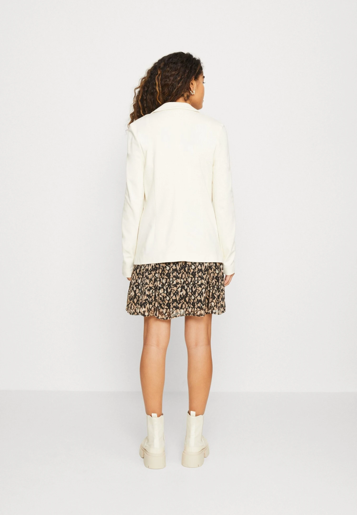 Vero Moda Vmeva Slim Button - Blazer - Birch/Gold 3 Vero Moda Vmeva Slim Button - Blazer - Birch/Gold - Afbeelding 3
