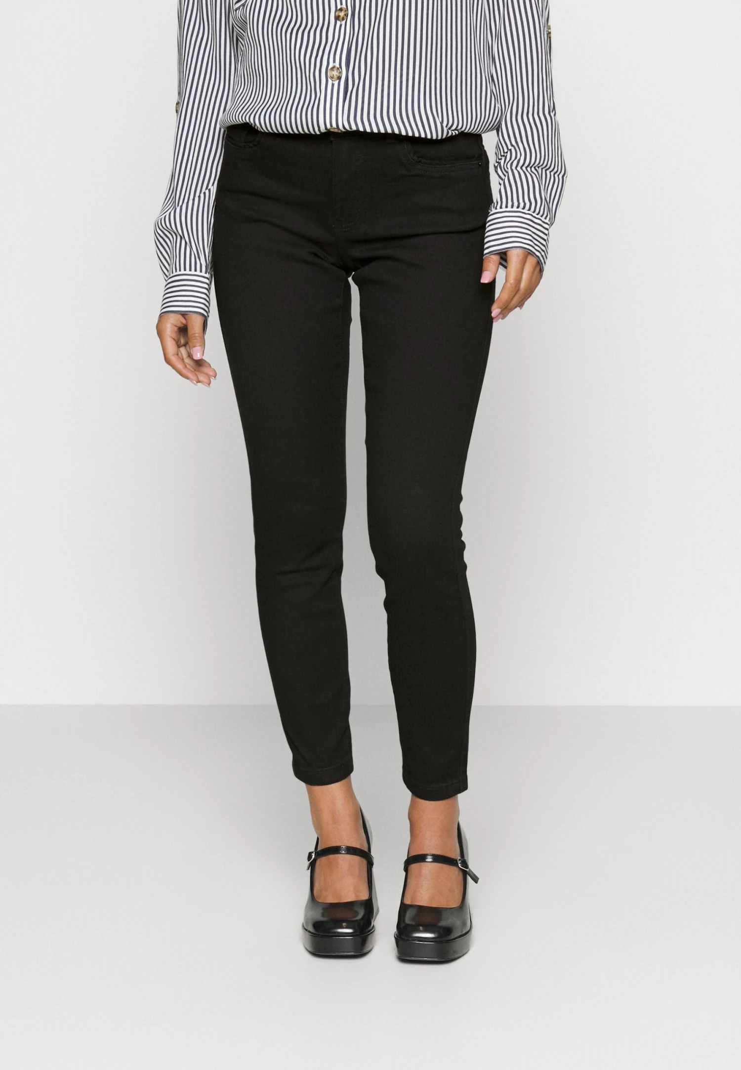 Vero Moda Petite Vmalia Shape- Jeans Skinny Fit - Black 1 Vero Moda Petite Vmalia Shape- Jeans Skinny Fit - Black