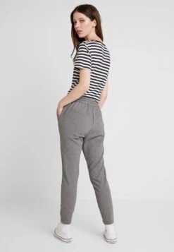 Vero Moda Vmeva MrString Ga Noos - Trainingsbroek - Medium Grey -Vero Moda 9ce050dbaecb427981275ca1c4e881e3