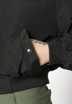 Vero Moda Petite Vmami Short Jaket- Bomberjacks - Black -Vero Moda 9f5aef96db67487a9bd10a41f52df21c