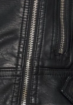 Vero Moda Petite Vmkerriultra Short Jacket - Imitatieleren Jas - Black -Vero Moda a0455ca2114e48feb56ac58927f80650