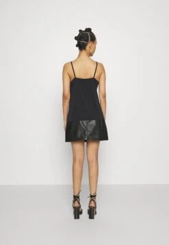 Vero Moda Petite Vmalberta Insert Lace Singlet- Top - Black 8 Vero Moda Petite Vmalberta Insert Lace Singlet- Top - Black -Vero Moda a30f61c3da47432ea3cadc6c3fe75f8b