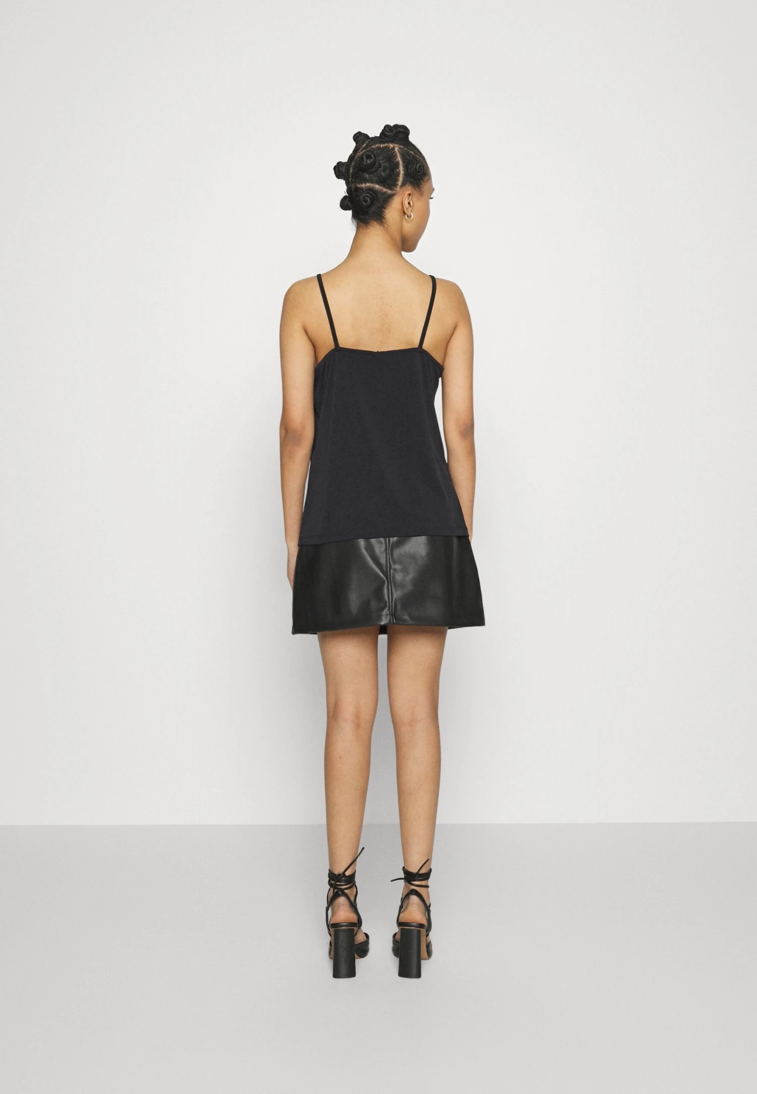 Vero Moda Petite Vmalberta Insert Lace Singlet- Top - Black 3 Vero Moda Petite Vmalberta Insert Lace Singlet- Top - Black - Afbeelding 3