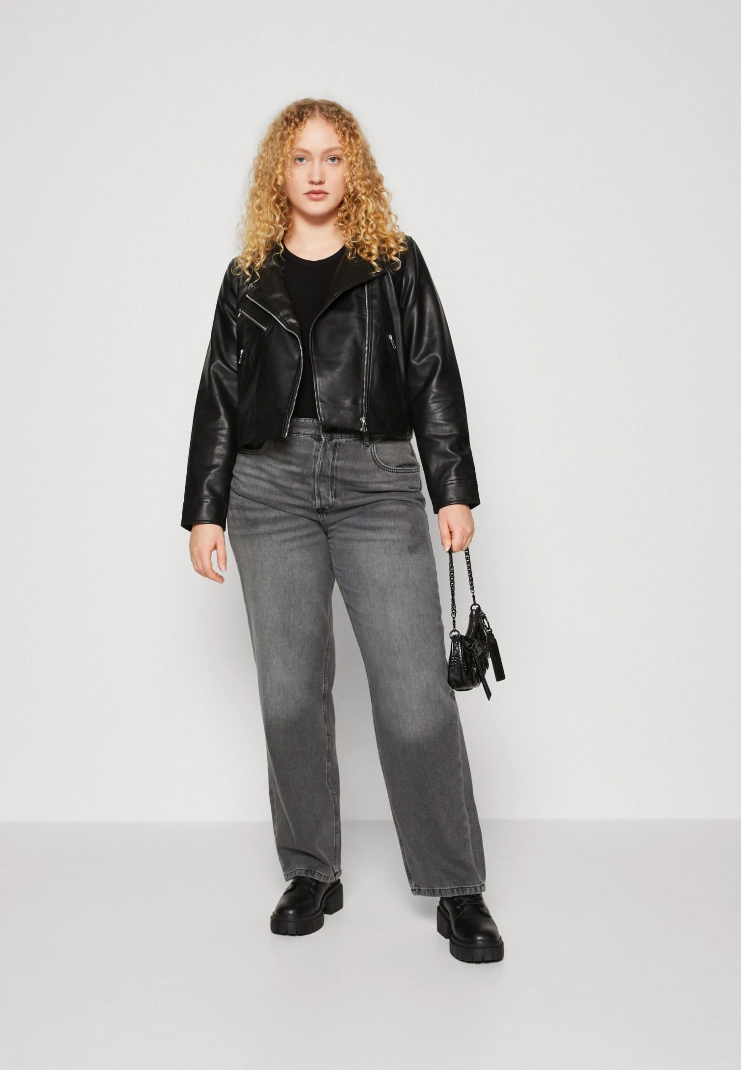 Vero Moda Curve Vmfine Heida Short Coated Jacket- Imitatieleren Jas - Black/Silver 2 Vero Moda Curve Vmfine Heida Short Coated Jacket- Imitatieleren Jas - Black/Silver - Afbeelding 2