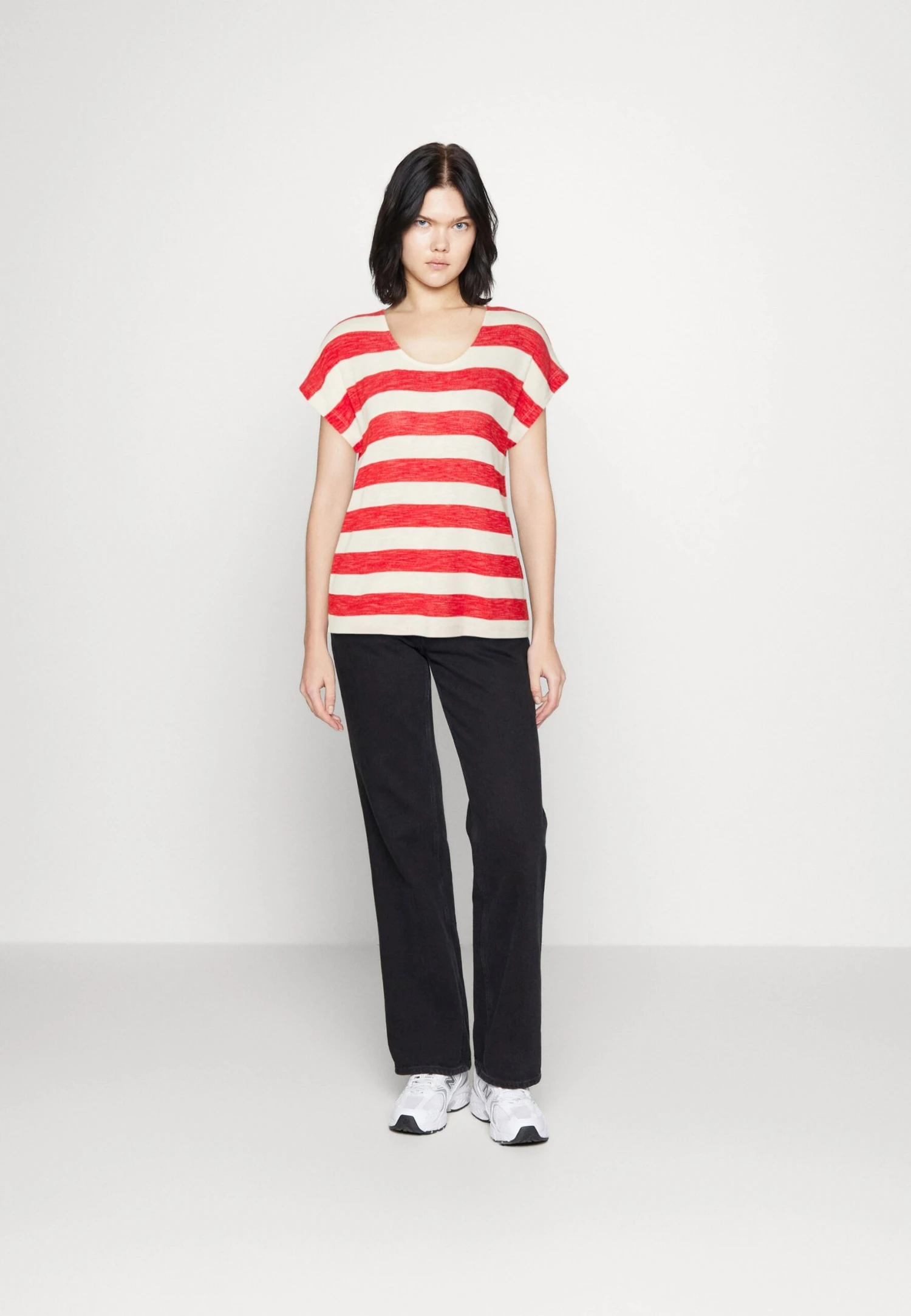 Vero Moda Vmwide Stripe - T-Shirt Print - Goji Berry/Snow White 2 Vero Moda Vmwide Stripe - T-Shirt Print - Goji Berry/Snow White - Afbeelding 2