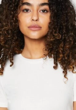 Vmdelani Ss O-Neck Tee Vma - T-Shirt Basic - Snow White -Vero Moda bb15f3c0450d41c3ad5bfc38740c7491