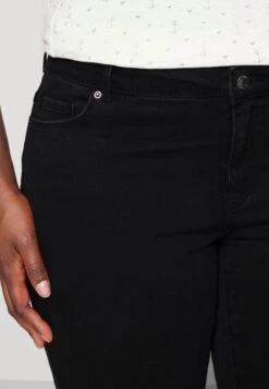 Vero Moda Curve Vmruna Seven Knickers - Jeansshort - Black -Vero Moda be135a65c93640a49f5b4b30d5a2ddee