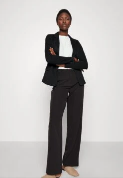 Vero Moda Tall Vmjulia - Blazer - Black 10 Vero Moda Tall Vmjulia - Blazer - Black -Vero Moda c12e2e8676f343e2bca1052e5ce7515c