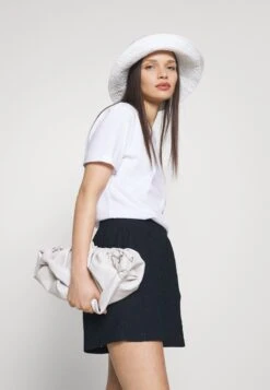 Vero Moda Petite Vmulrikke Broderieanglais- Shorts - Navy Blazer -Vero Moda c29531ac12584b058908538e8bc4c214