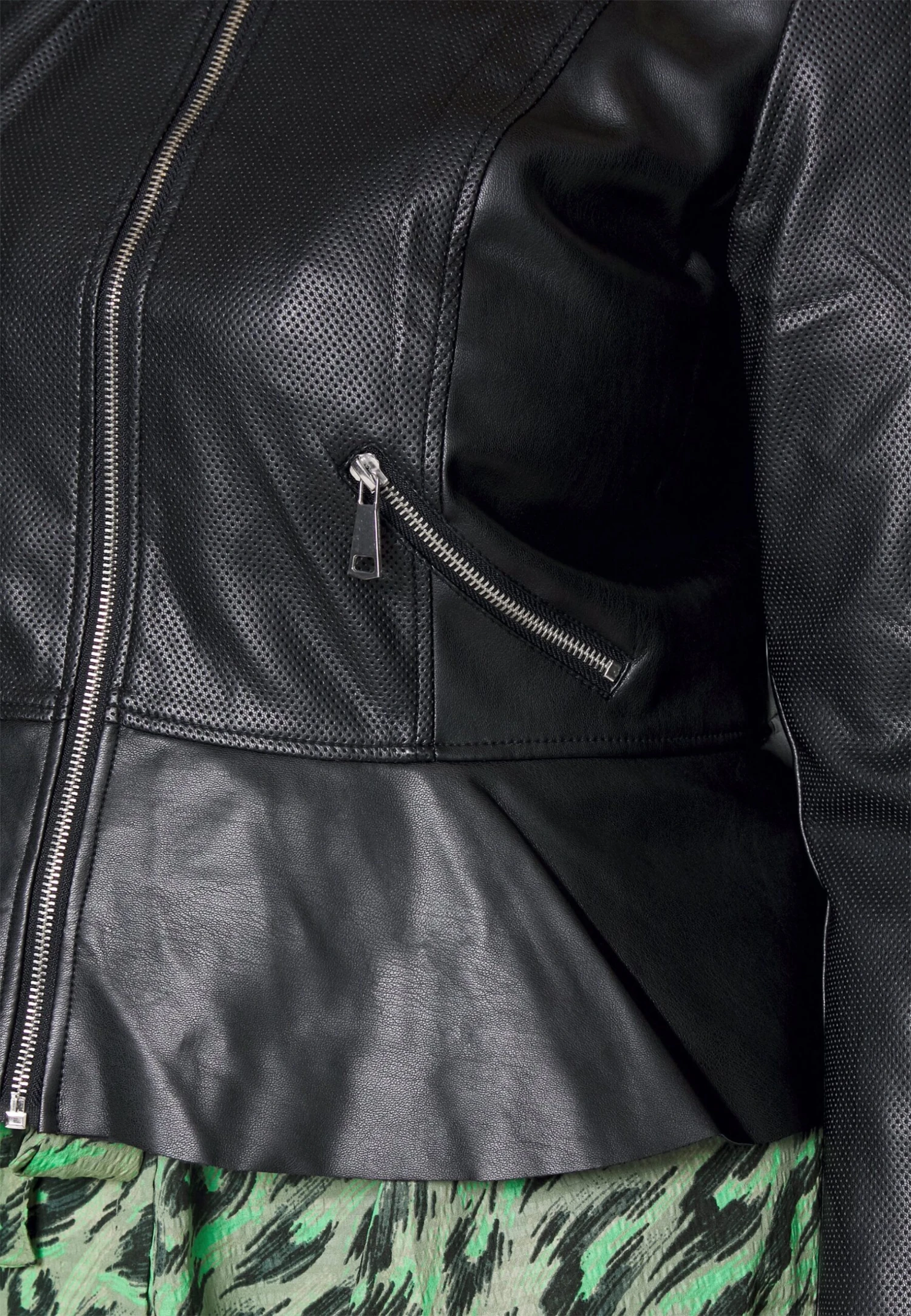 Vero Moda Curve Vmaveryally Short Coated Jacket - Imitatieleren Jas - Black 5 Vero Moda Curve Vmaveryally Short Coated Jacket - Imitatieleren Jas - Black - Afbeelding 5