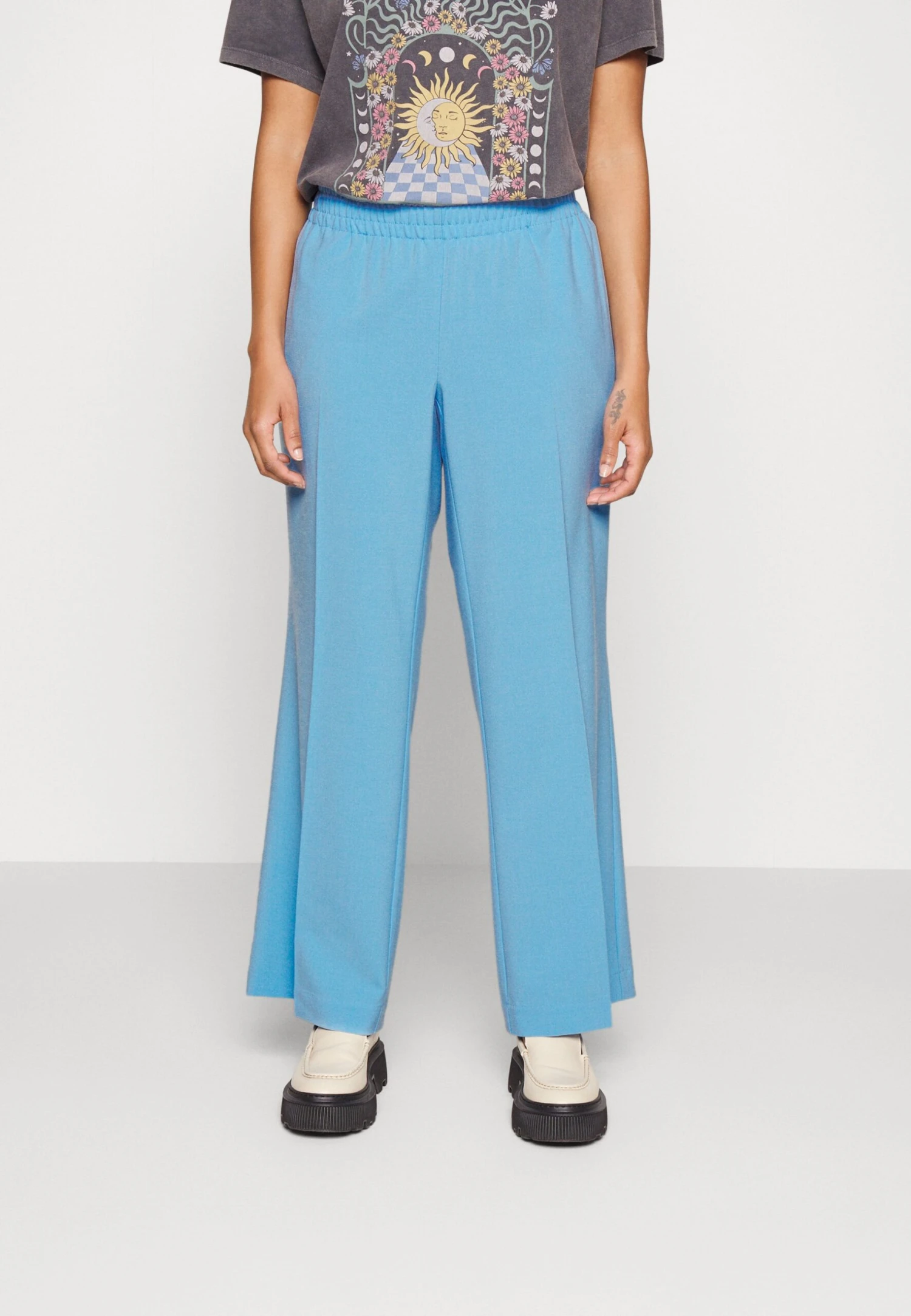 Vero Moda Curve Vmsadiasui Wide Solid Pant- Broek - Little Boy Blue 1 Vero Moda Curve Vmsadiasui Wide Solid Pant- Broek - Little Boy Blue