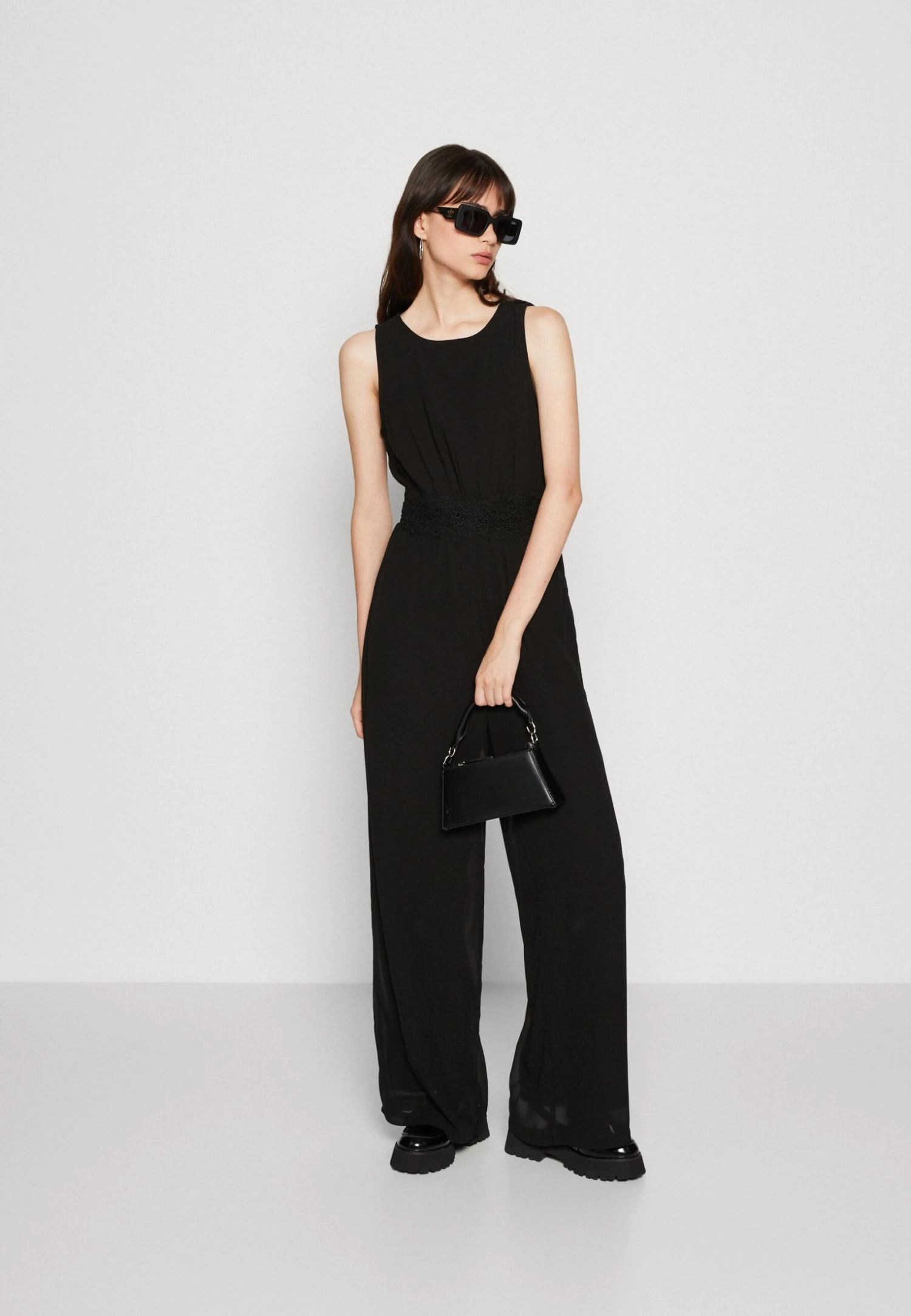 Vero Moda Vmamanda Wide - Jumpsuit - Black 2 Vero Moda Vmamanda Wide - Jumpsuit - Black - Afbeelding 2