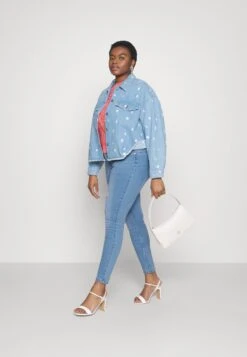 Vero Moda Curve Vmsela Jeans - Jeans Skinny Fit - Light Blue Denim -Vero Moda d2969e942ab8499da10b213a578ef071