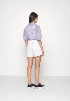 Vero Moda Petite Vmulrikke Broderieanglais- Shorts - Snow White -Vero Moda d6085a3361fd4f178464ee706be0a97a