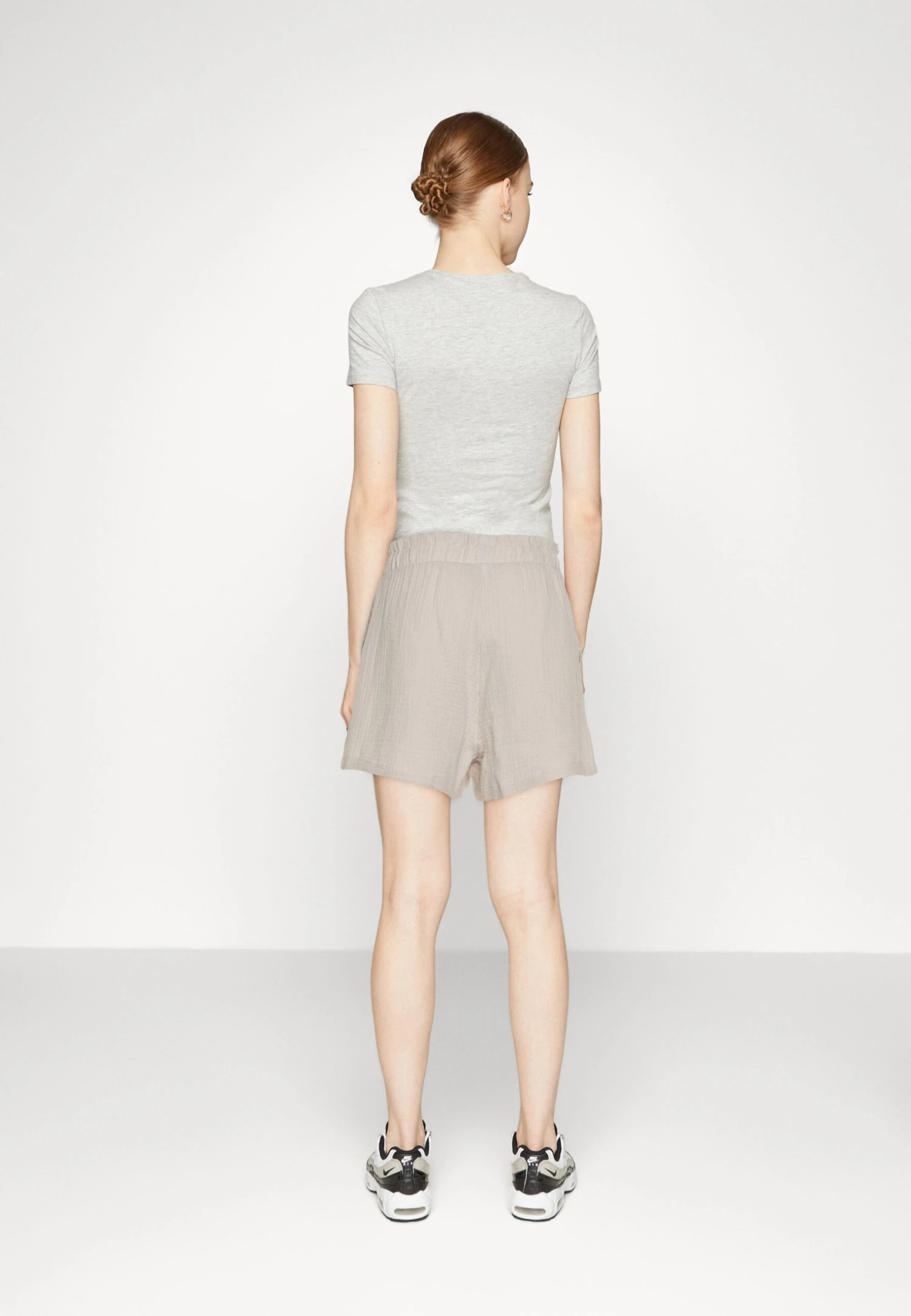 Vero Moda Vmnatali - Shorts - Silver Lining 3 Vero Moda Vmnatali - Shorts - Silver Lining - Afbeelding 3