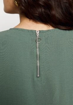 Vero Moda Curve Vmcinge Zip Cur - Blouse - Dark Forest -Vero Moda d6e639e3c5f54d24a9af148fd81cd437