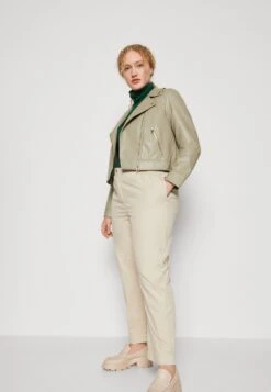Vero Moda Curve Vmfine Heida Short Coated Jacket- Imitatieleren Jas - Laurel Oak/Gold 9 Vero Moda Curve Vmfine Heida Short Coated Jacket- Imitatieleren Jas - Laurel Oak/Gold -Vero Moda d6f51a9e10bf4fe38223606973ced8c1